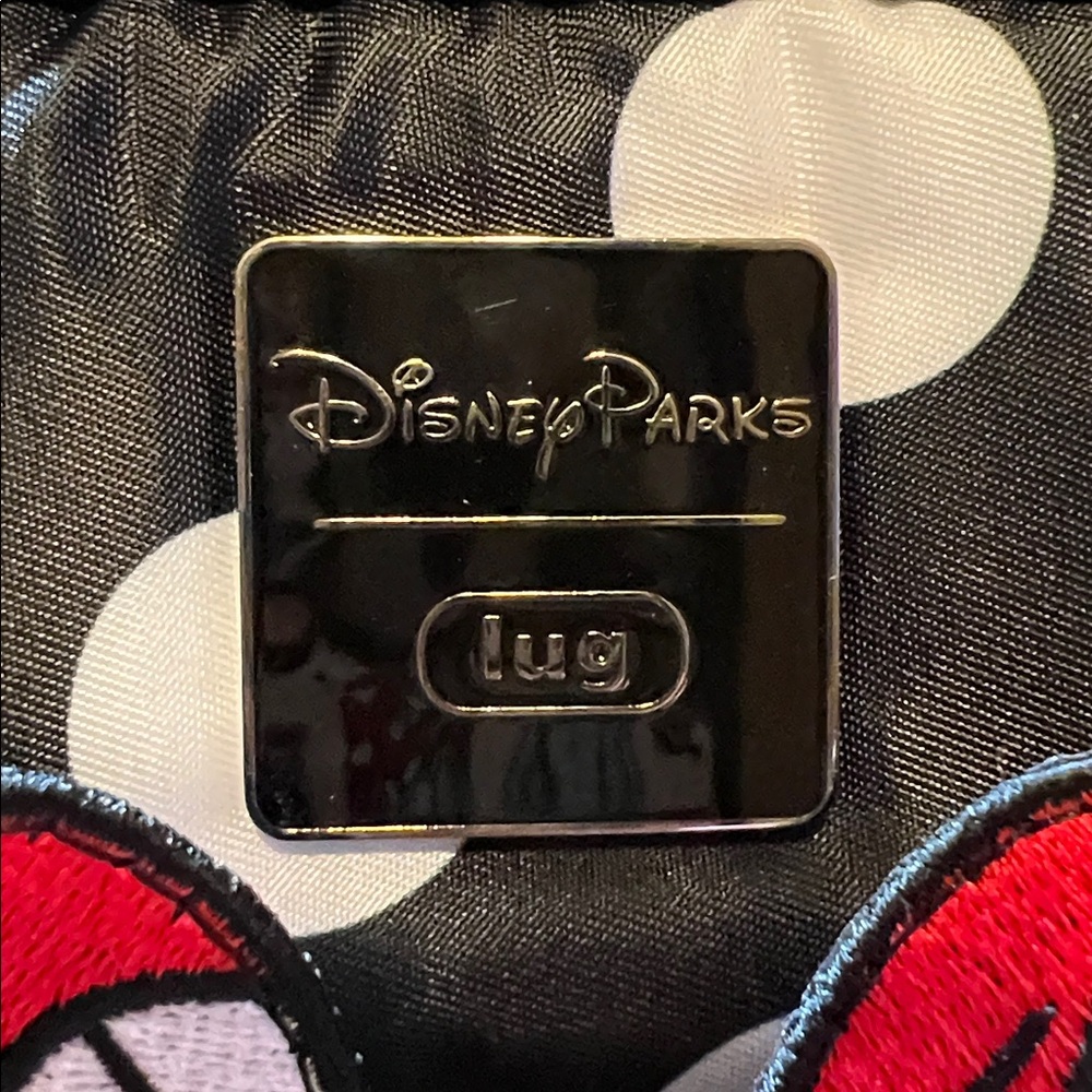 Disney Parks Minnie Mouse Lug Crossbody Bag, NWT, non smoking, pet free home. - Picture 3 of 9